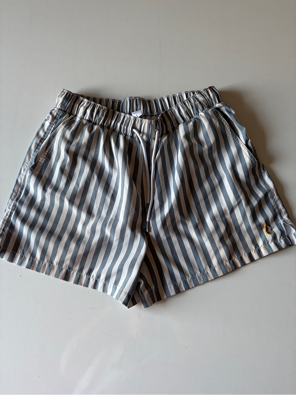 Thrst swim trunks white blue striped shorts mesh lining men’s size large *flaw - Picture 1 of 7